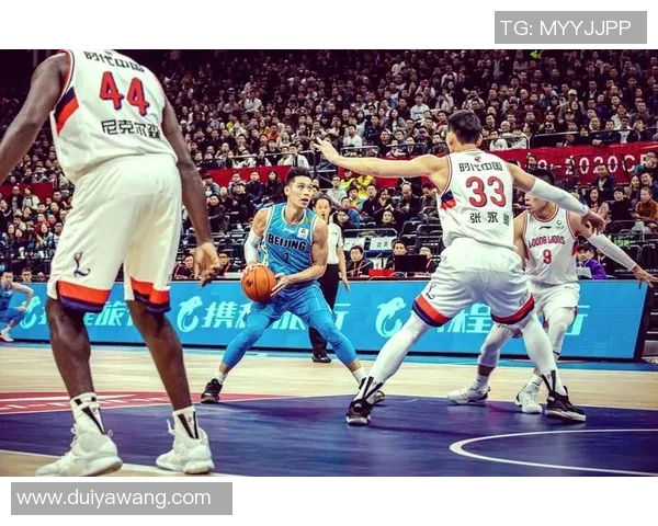 2020年CBA季后赛山东队与新疆队激战回顾与精彩瞬间分析